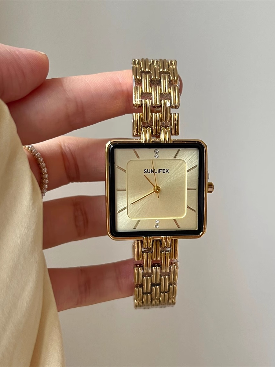 Luxury Watch In Hong Kong - ساعة ريترو هونج كونج ذات قرص