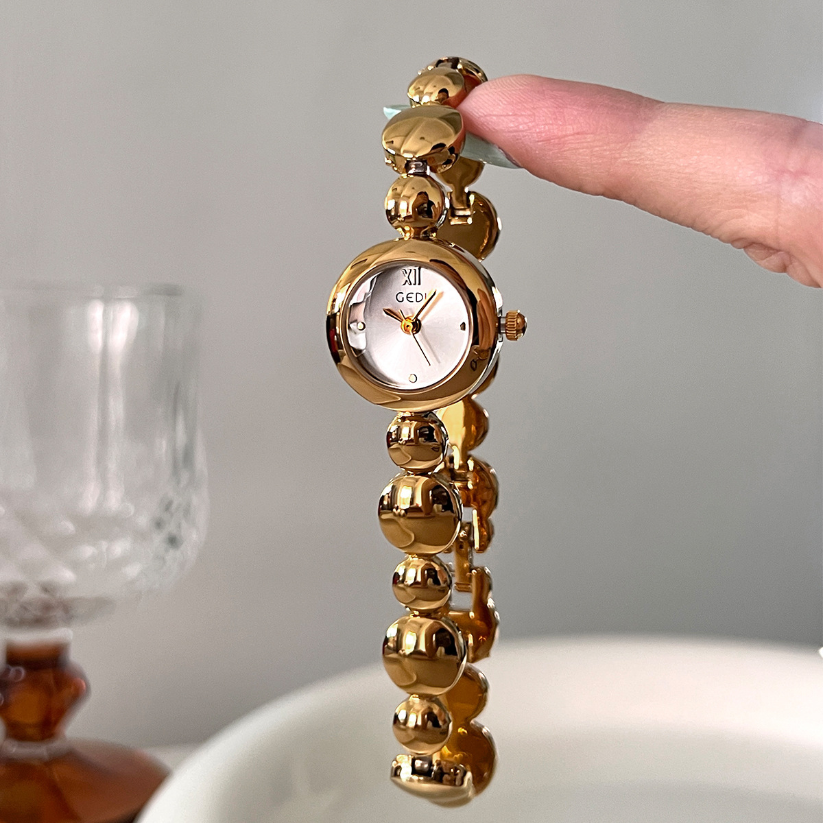 Luxury Watch Vintage - ساعة نسائية فاخرة أنيقة بتصميم دائري
