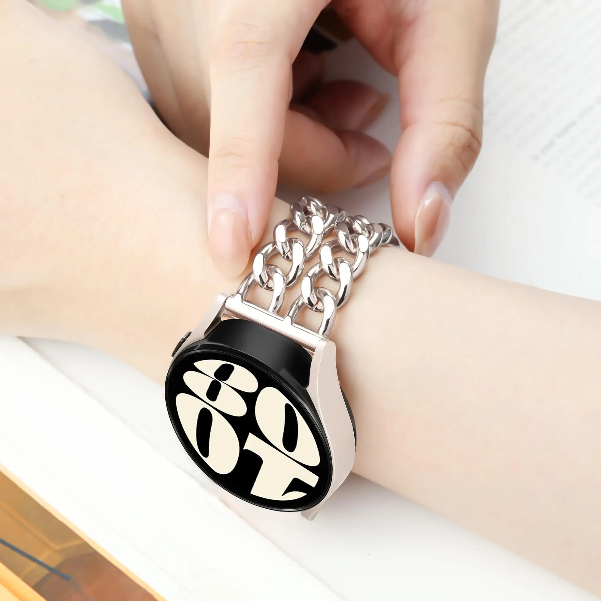 20 مللي متر 22 مللي متر أشرطة  - مراجعة Luxury Watch Galaxy وسعره