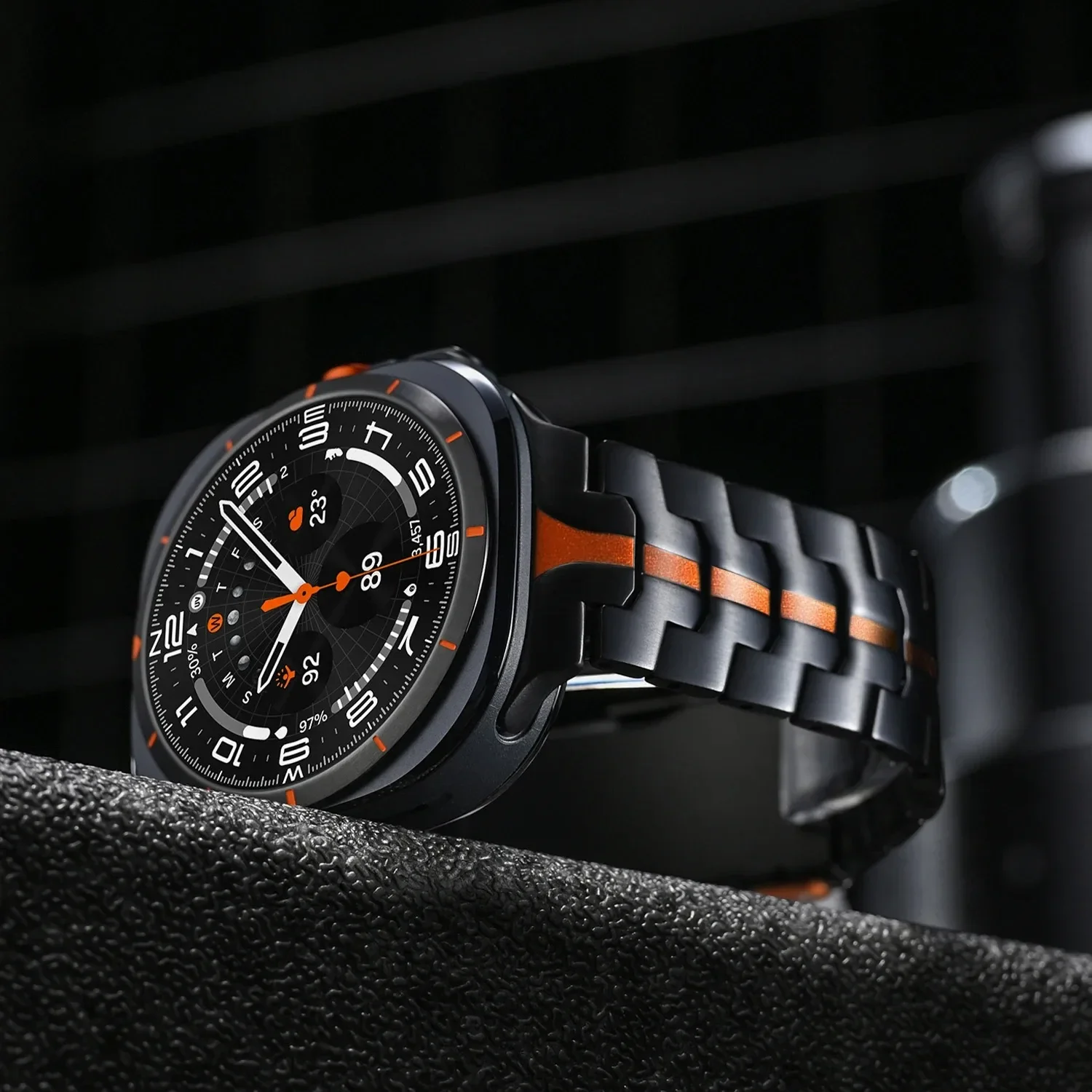 حزام من التيتانيوم لساعة سامسو - مراجعة Luxury Watch Galaxy وسعره
