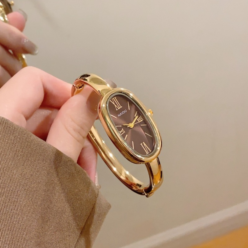 ساعة يد نسائية كوارتز بتصميم ر - مراجعة Luxury Watch Index وسعره