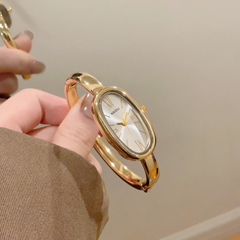 ساعة يد نسائية كوارتز بتصميم ر - مراجعة Luxury Watch Index وسعره