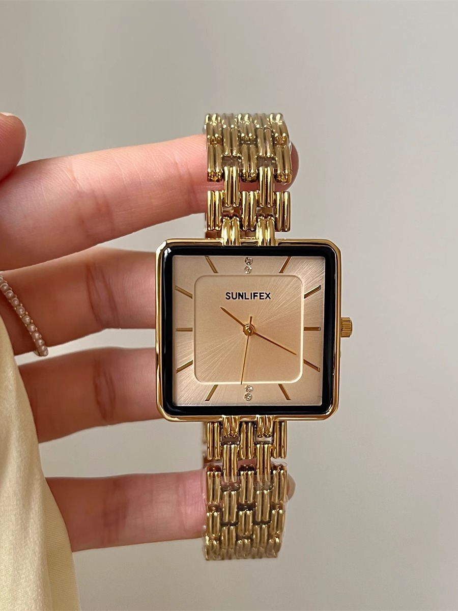 ساعة ريترو هونج كونج ذات قرص ك - مراجعة Luxury Watch In Hong Kong وسعره