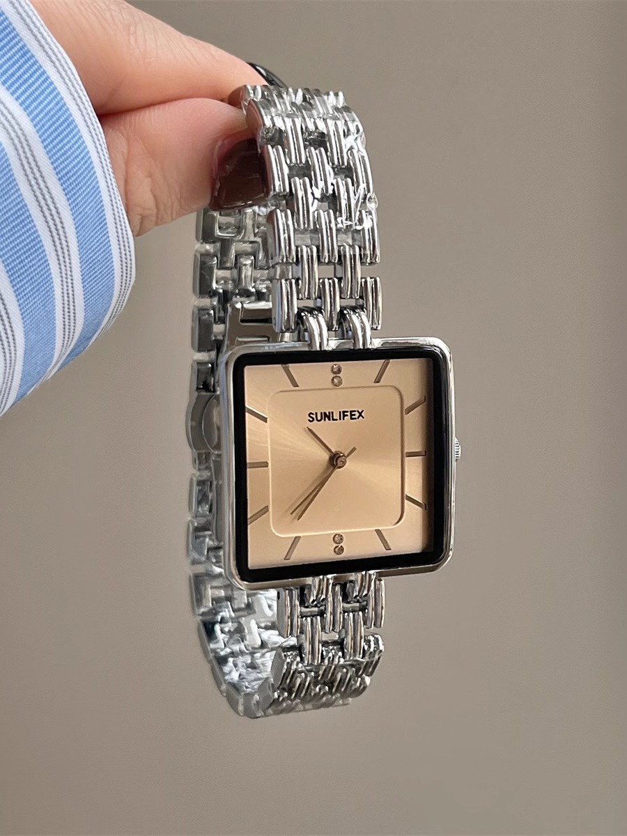 ساعة ريترو هونج كونج ذات قرص ك - مراجعة Luxury Watch In Hong Kong وسعره