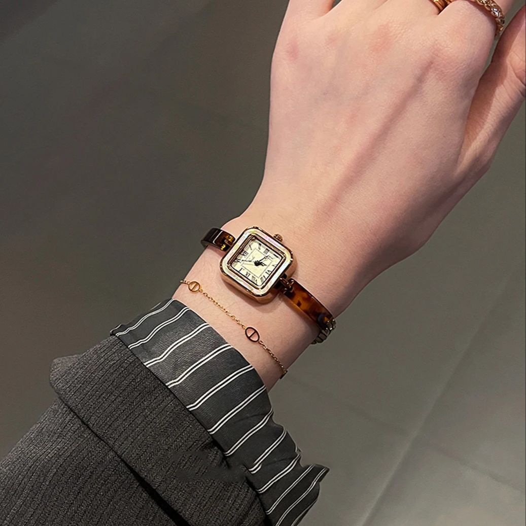 ساعات نسائية كلاسيكية فاخرة بأ - مراجعة Luxury Watch Vintage وسعره