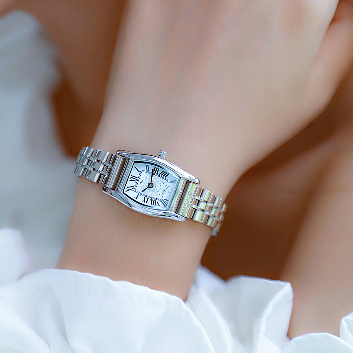 ساعة نسائية من BS متعددة الاست - مراجعة Luxury Watch Index وسعره