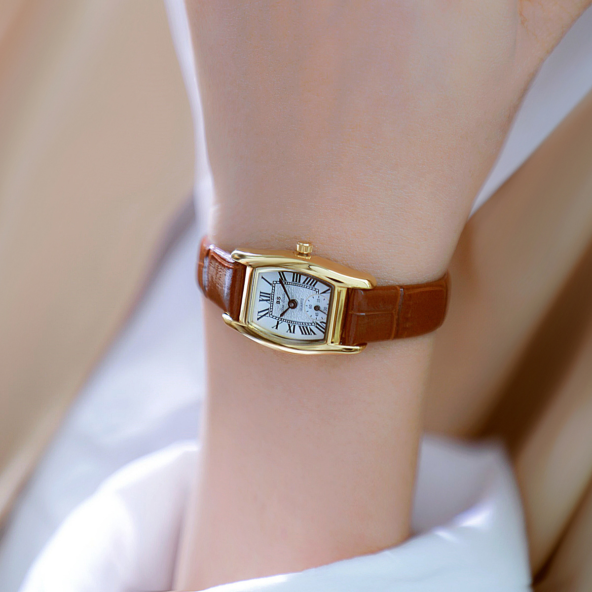ساعة نسائية من BS متعددة الاست - مراجعة Luxury Watch Index وسعره