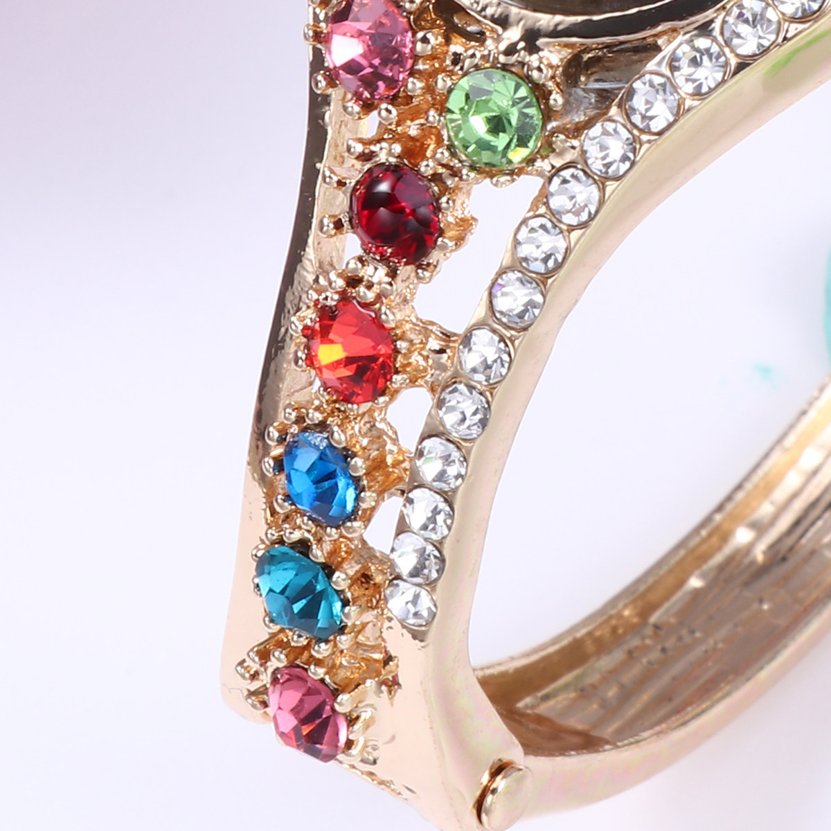 ساعة يد أنيقة للنساء بسوار ملو - مراجعة Luxury Watch White وسعره