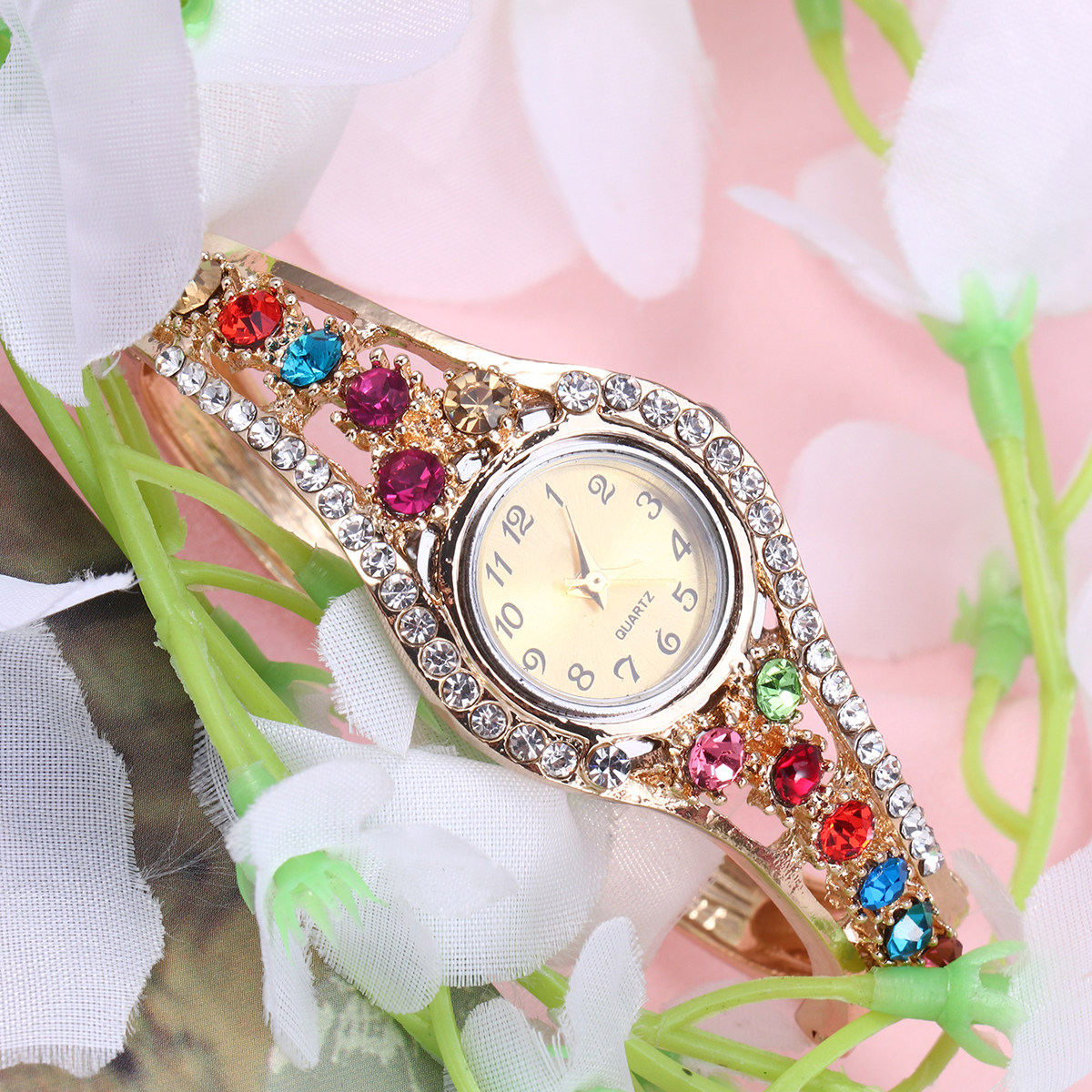 ساعة يد أنيقة للنساء بسوار ملو - مراجعة Luxury Watch White وسعره