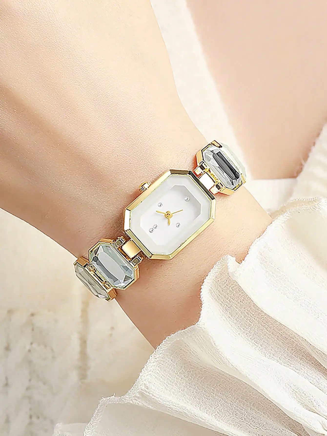 ساعة نسائية مربعة فاخرة مياه ا - مراجعة Luxury Watch Square وسعره