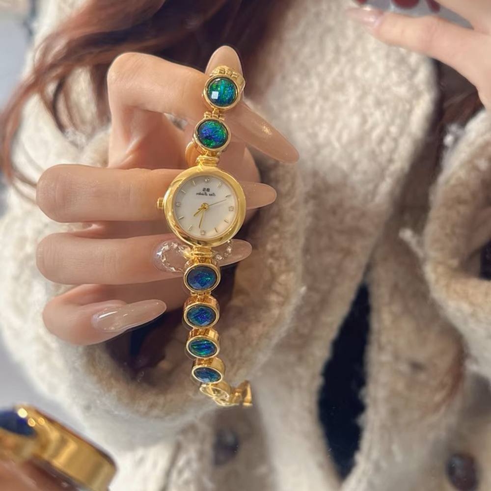 ساعات نسائية فاخرة سوار اليشم  - مراجعة Luxury Watch With Green Dial وسعره
