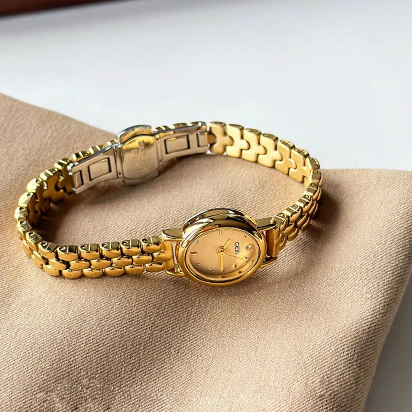ساعة نسائية فاخرة أصلية من مار - مراجعة Luxury Watch Index وسعره