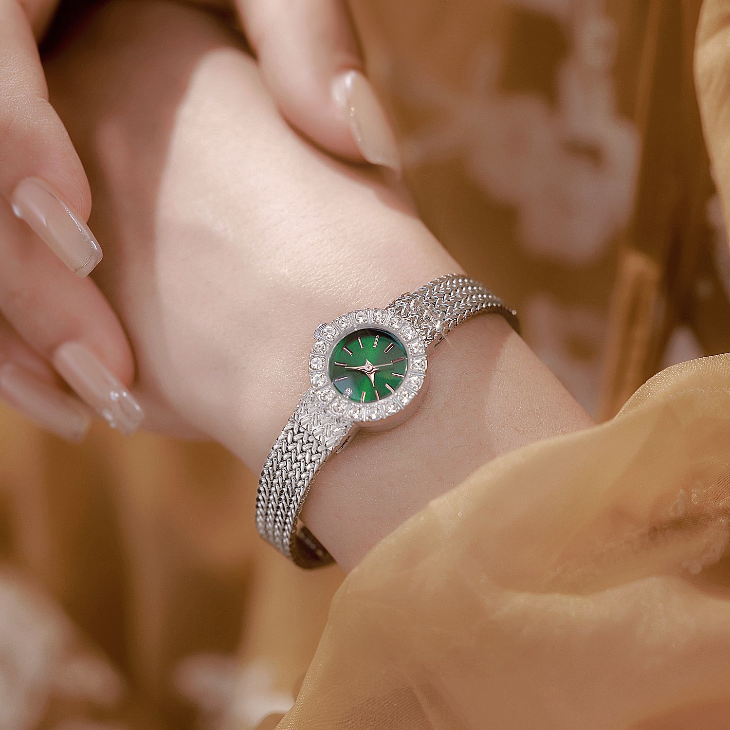 خمر ساعة اليد النسائية الفاخرة - مراجعة Luxury Watch Vintage وسعره