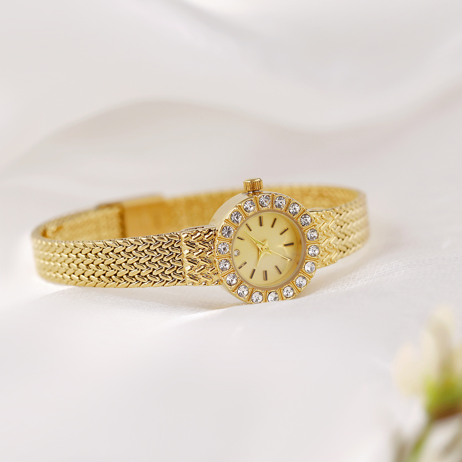 خمر ساعة اليد النسائية الفاخرة - مراجعة Luxury Watch Vintage وسعره