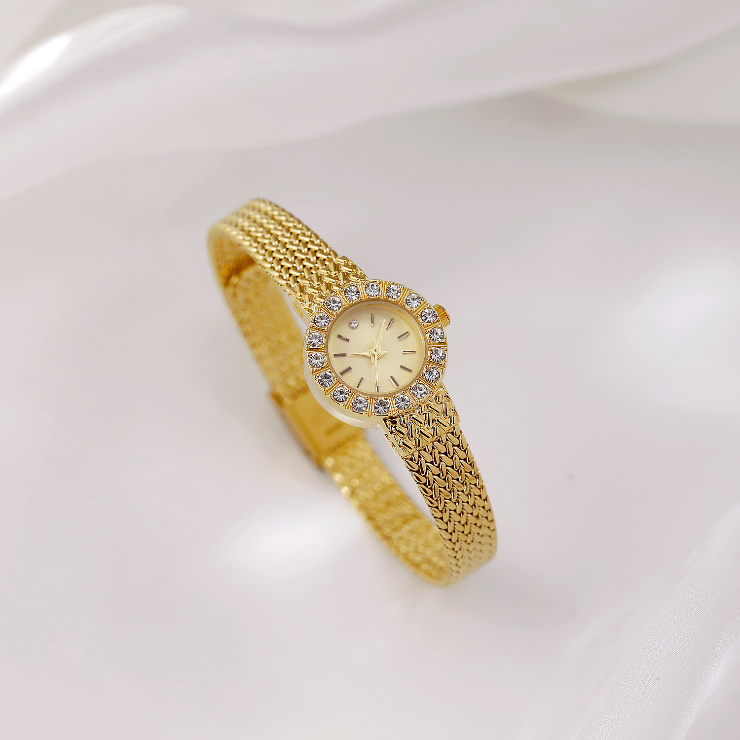 خمر ساعة اليد النسائية الفاخرة - مراجعة Luxury Watch Vintage وسعره