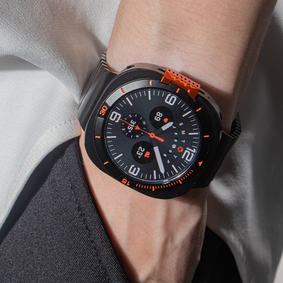 سوار من الفولاذ المقاوم للصدأ  - مراجعة Luxury Watch Galaxy وسعره