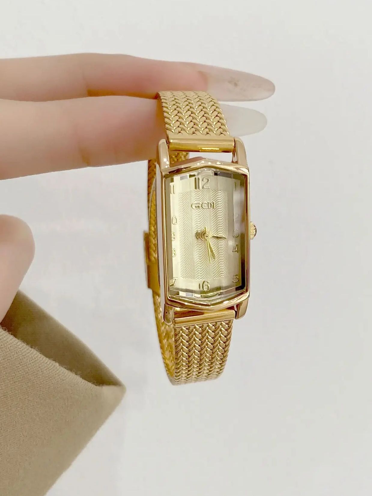 مجموعة ساعات نسائية ذهبية عتيق - مراجعة Luxury Watch Vintage وسعره
