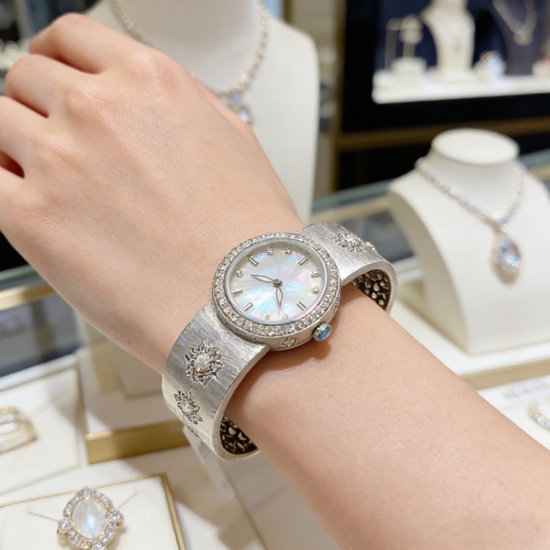 ساعة كوارتز نسائية بتصميم إيطا - مراجعة Luxury Watch Drawing وسعره