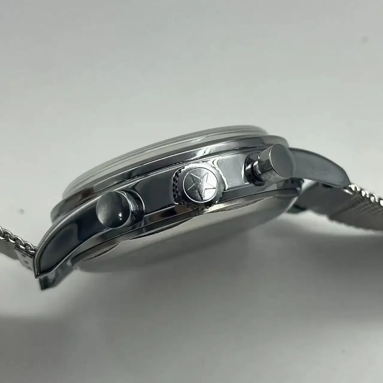 ساعات رجالية 1963، ساعة طيار 1 - مراجعة Chronograph Flyback Watch وسعره