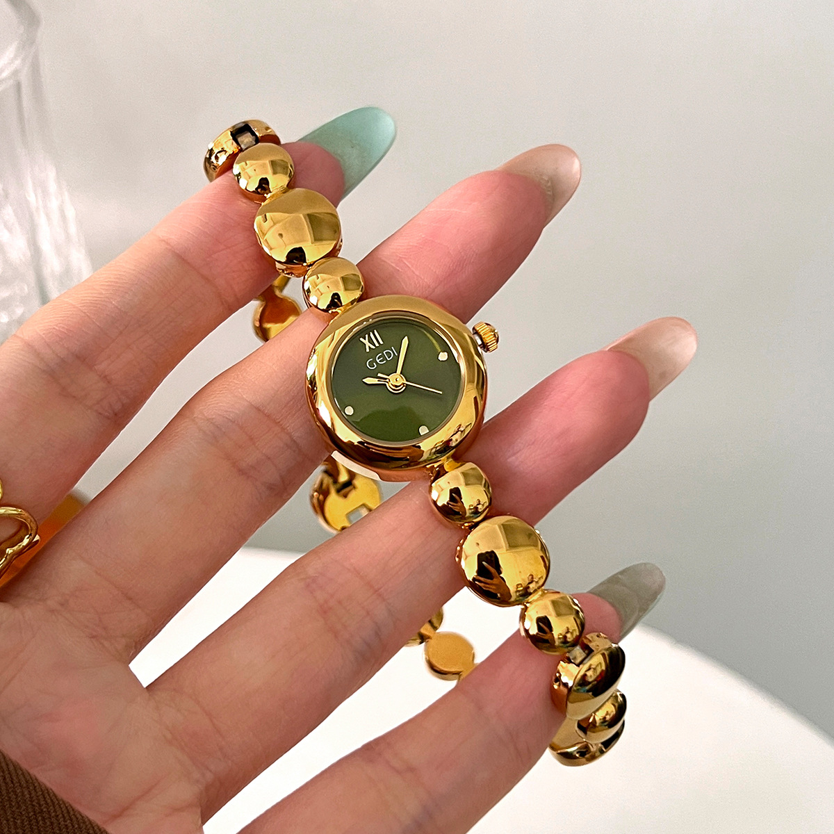 ساعة نسائية فاخرة أنيقة بتصميم - مراجعة Luxury Watch Vintage وسعره