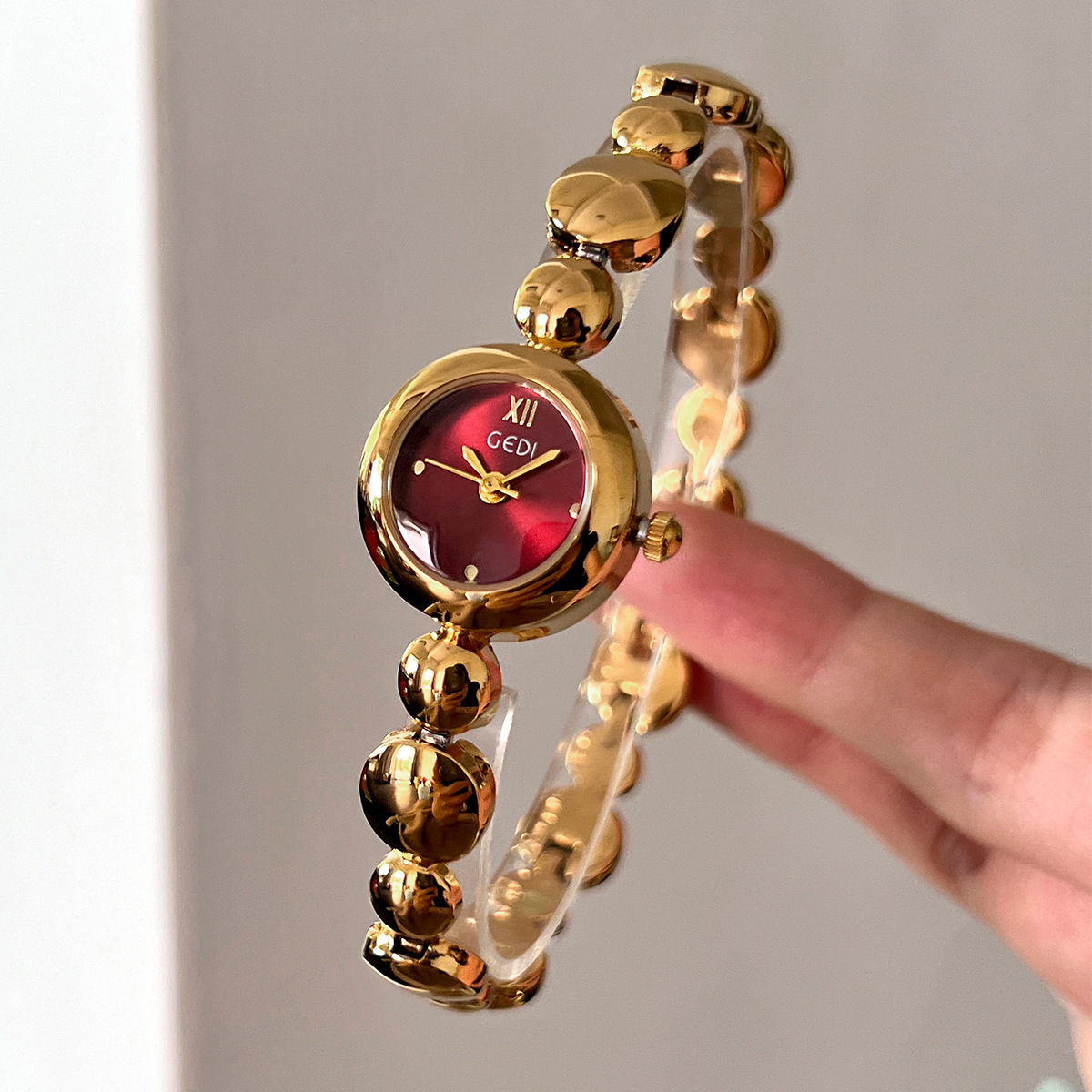 ساعة نسائية فاخرة أنيقة بتصميم - مراجعة Luxury Watch Vintage وسعره